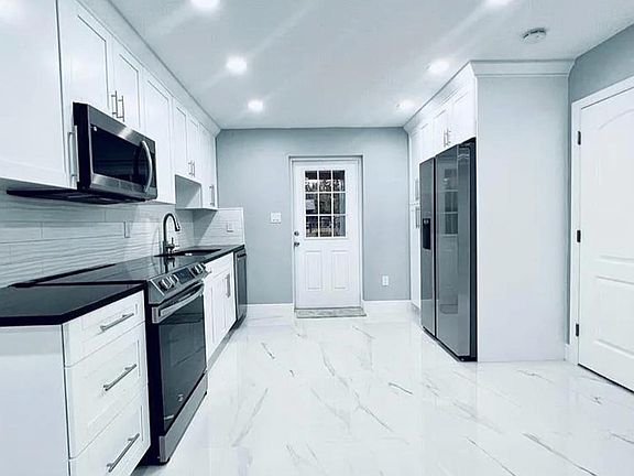 5th image of 8320 Endive Ave