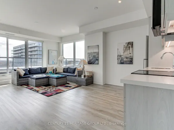 185 Deerfield Rd #503, Newmarket, ON L3Y 0G7
