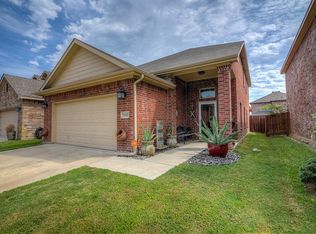 5545 Thunder Bay Dr, Fort Worth, TX 76119