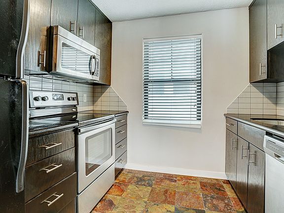 3rd image of 1501 Hyde Park Blvd APT 23
