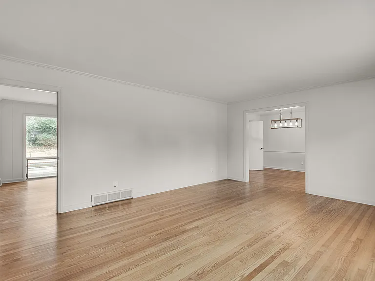 675 N Superior Ave — Photo 23