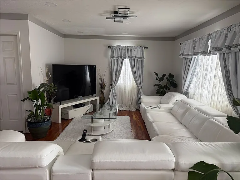 112 Central Dr — Photo 10