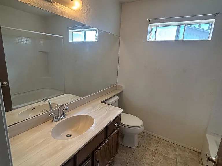 554 Hegge Dr — Photo 12