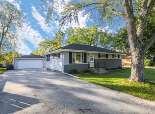 8771 S Chicago Rd, Oak Creek, WI 53154