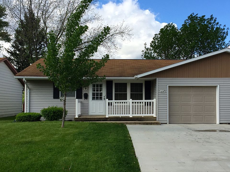 1st image of 104 1/2 W Amber Dr