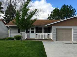 104 1/2 W Amber Dr, Fairbury, IL 61739