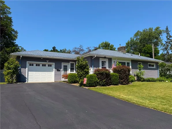 327 Charlotte St, Newark, NY 14513