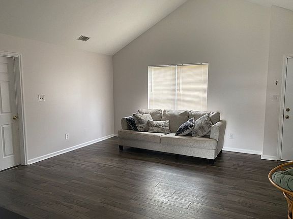3rd image of 3623 Woodcock Dr