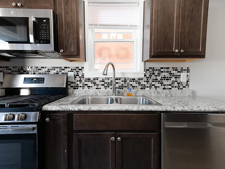 2225 Bensonia Ave — Photo 21