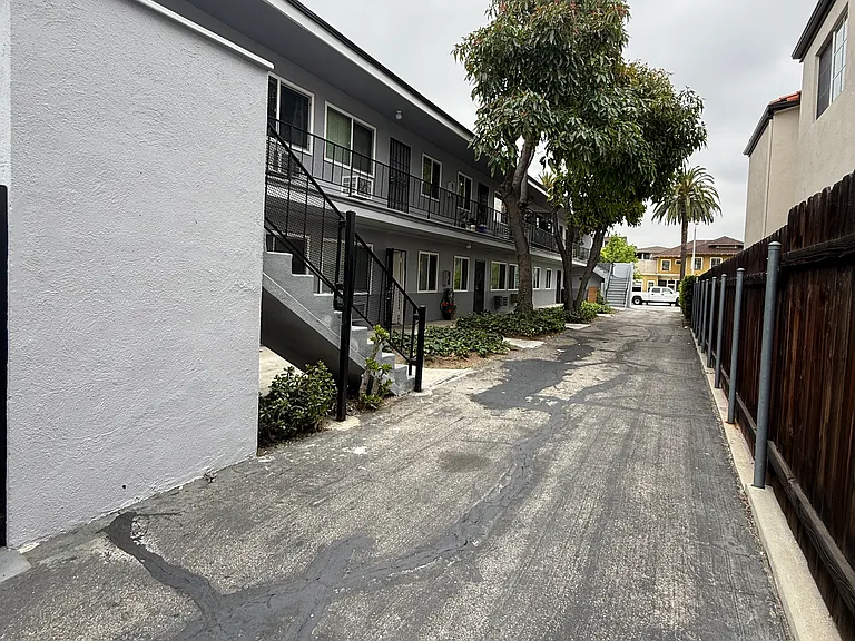 400 S Marengo Ave #4 — Photo 13