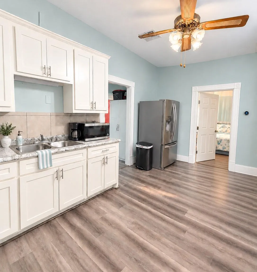 2 bed, 1.0 bath, 896 sqft, $1,650 — Photo 4