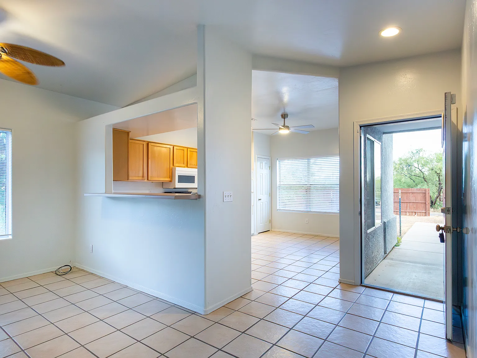 4 bed, 2037 sqft, $1,950 — Photo 3