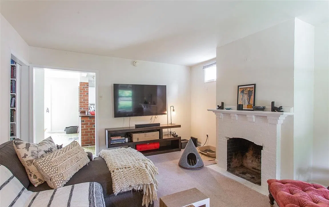 2 bed, 1002 sqft, $1,950 — Photo 1