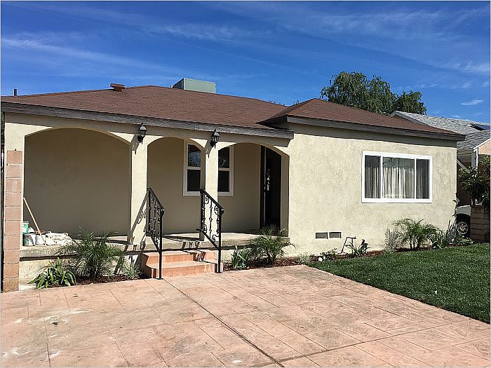 1st image of 921 De Garmo St