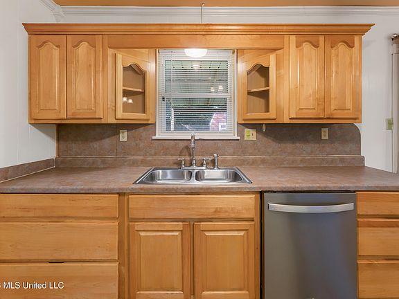 3rd image of 2 Stratford Pl