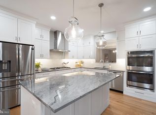 2530 Brenton Point Dr, Reston, VA 20191