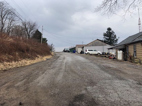 5th image of 877 Logan St