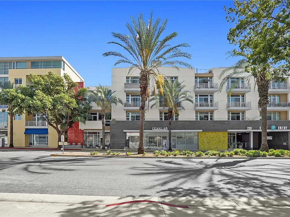 238 S Arroyo Pkwy