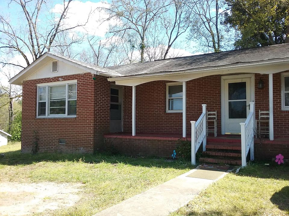 25 Cedar Lane Brick Ranch with comfortable Front Porch