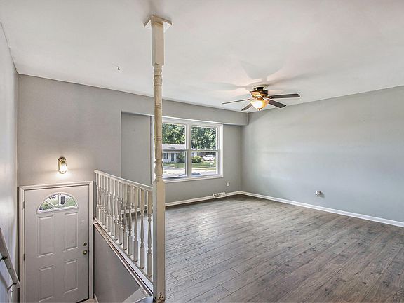 3rd image of 827 Idaho Ave