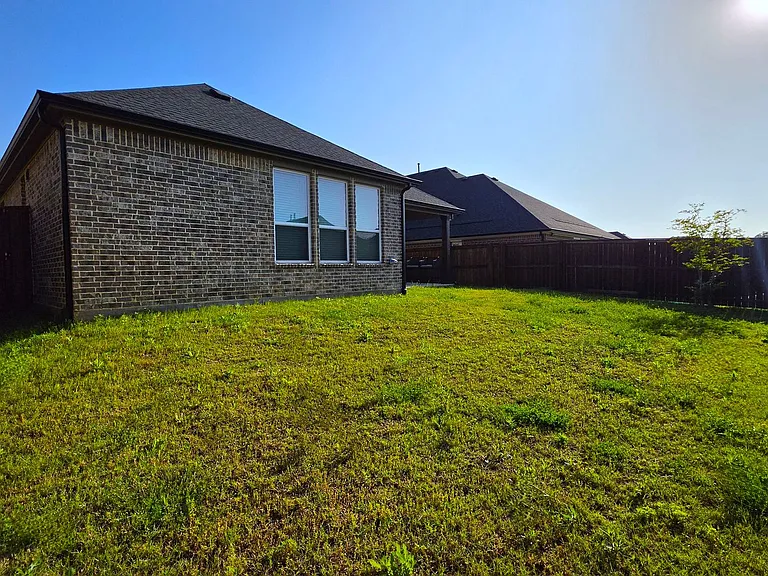 1513 Larson Ln — Photo 49