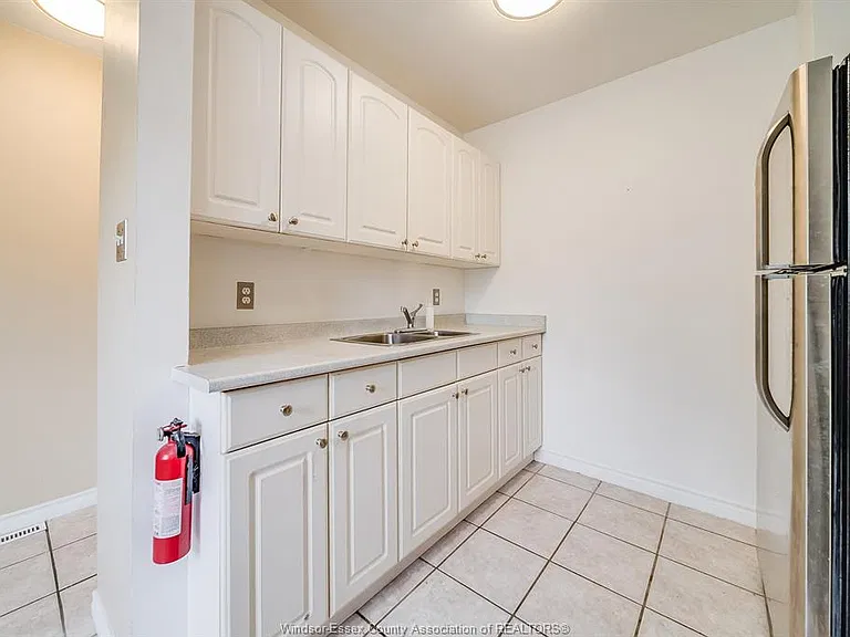 5486 Lassaline Ave — Photo 11