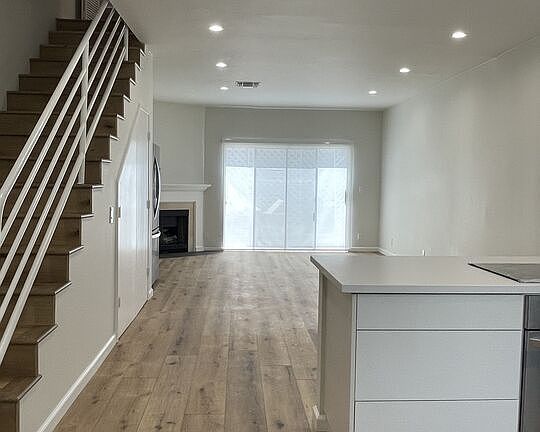 4th image of 11738 Mayfield Ave
