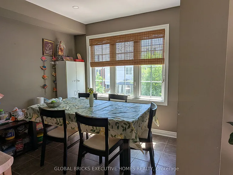 1218 Lamont Cres — Photo 7