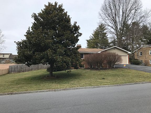 Mature magnolia tree and plenty of street parking