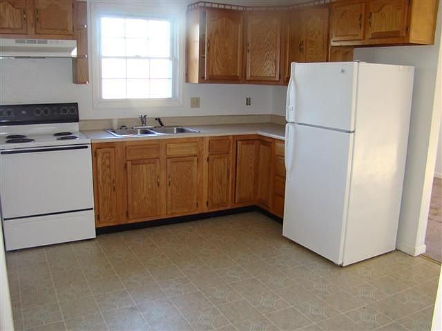 2nd image of 1015 Drury Ln