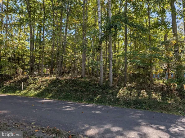 905 Eastover Pkwy, Locust Grove, VA 22508
