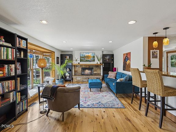 5th image of 285 Woodland Dr
