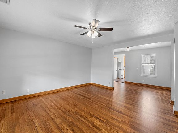 2nd image of 300 W Summey Ave