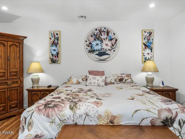 120 Mountain Laurel Dr, Shohola, PA 18458