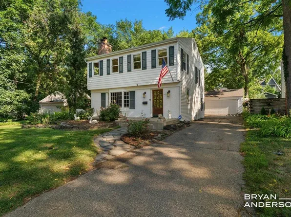 2221 El Dorado Dr SE, East Grand Rapids, MI 49506