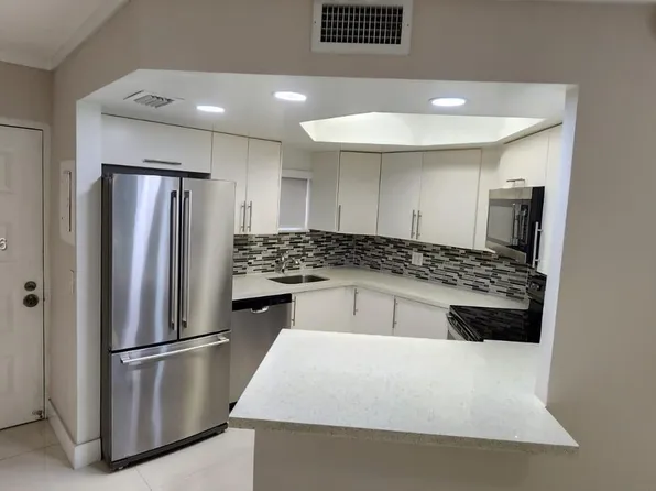 8205 Lake Dr #101, Doral, FL 33166