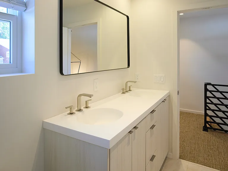 784 Farmington Ave — Photo 27