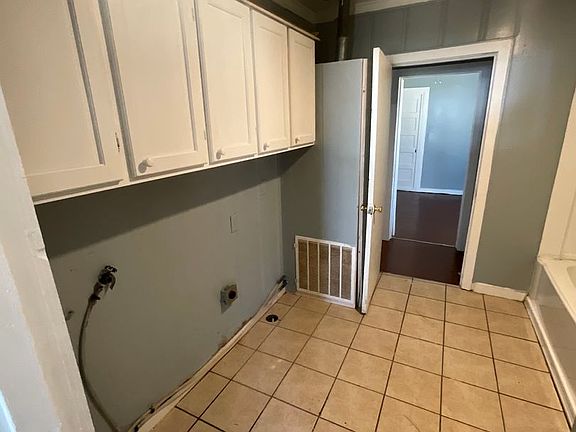 5th image of 2536 Lamar St