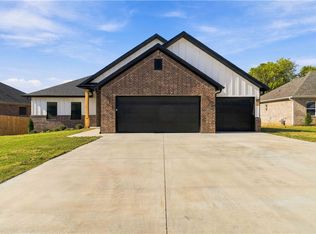 91 W Watson Ln, Farmington, AR 72730