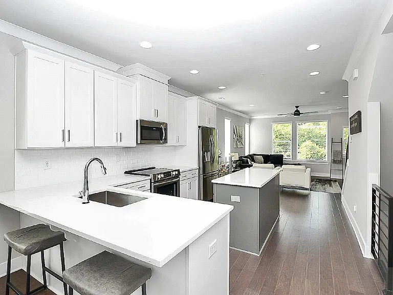 1103 Shuman View Ct — Photo 4