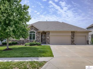 7613 Leawood St, Papillion, NE 68046