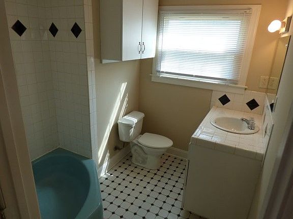 4th image of 1006 Eaton St APT C