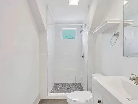 1008 E 34th St #B — Photo 12