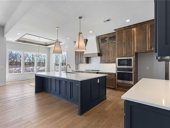 5th image of 17421 Parkhill St