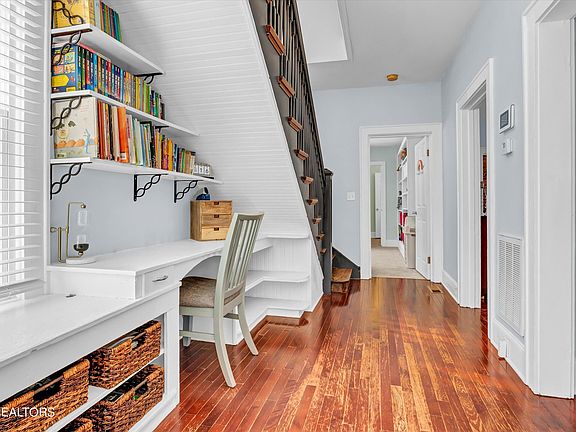 4th image of 2621 Barton St