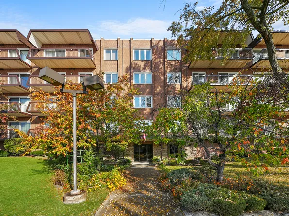 8100 W Foster Ln APT 403, Niles, IL 60714