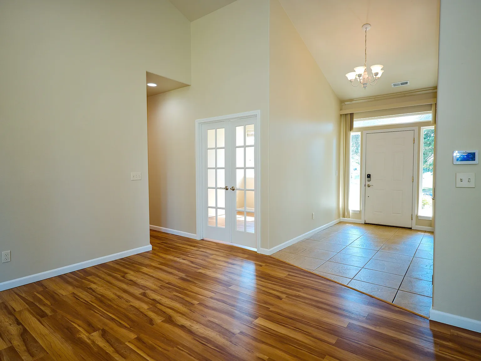 3 bed, 1255 sqft, $2,400 — Photo 3