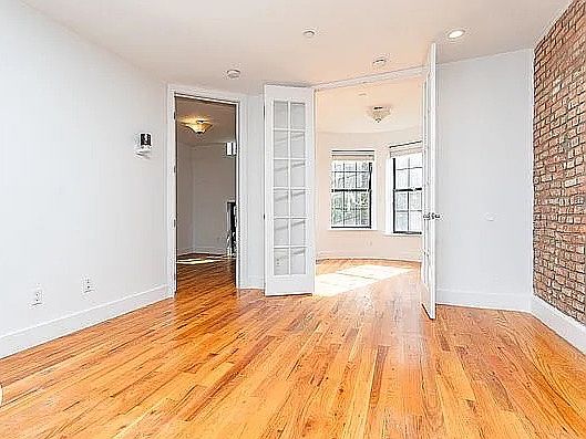 1st image of 469 Park Pl APT 1
