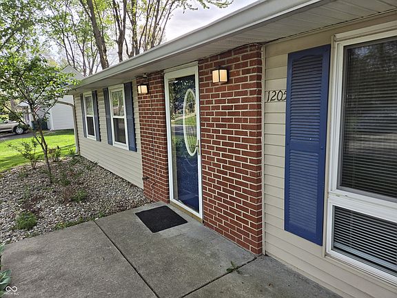 4th image of 1205 Keller Dr