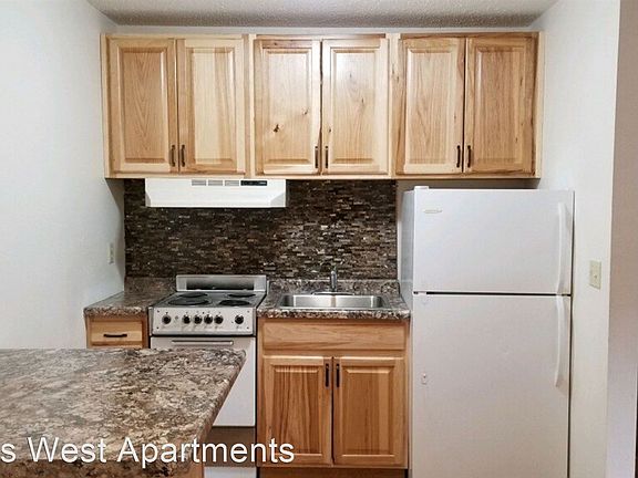 5th image of 926 10th Ave W #5